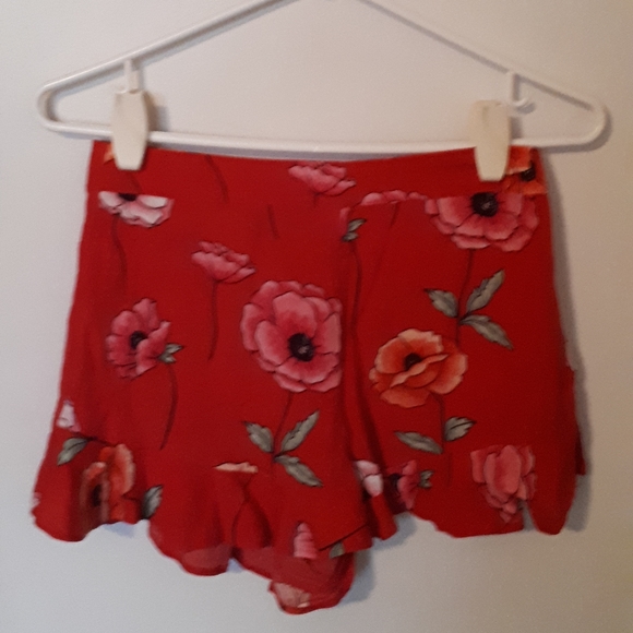 Forever 21 Floral Shorts - Picture 4 of 6